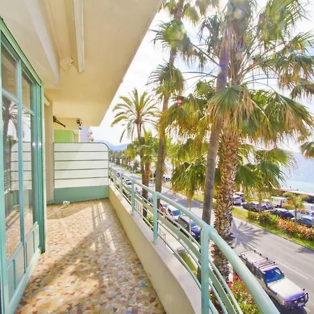 Promenade Holiday - Miramar Promenade 1